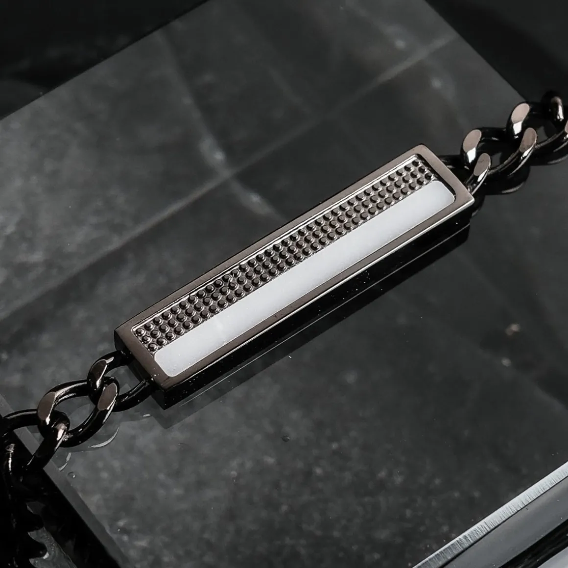 Bracelet Planarity